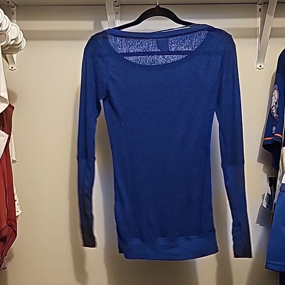 Nice scoop neck semi-sheer long sleeve - Picture 4 of 4